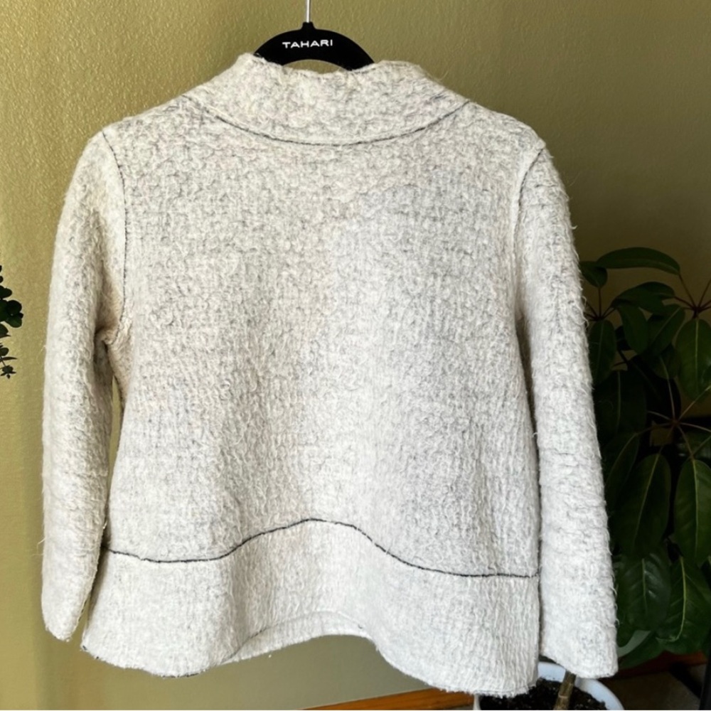 Zara knit cropped sweater w/ zipper at the back.